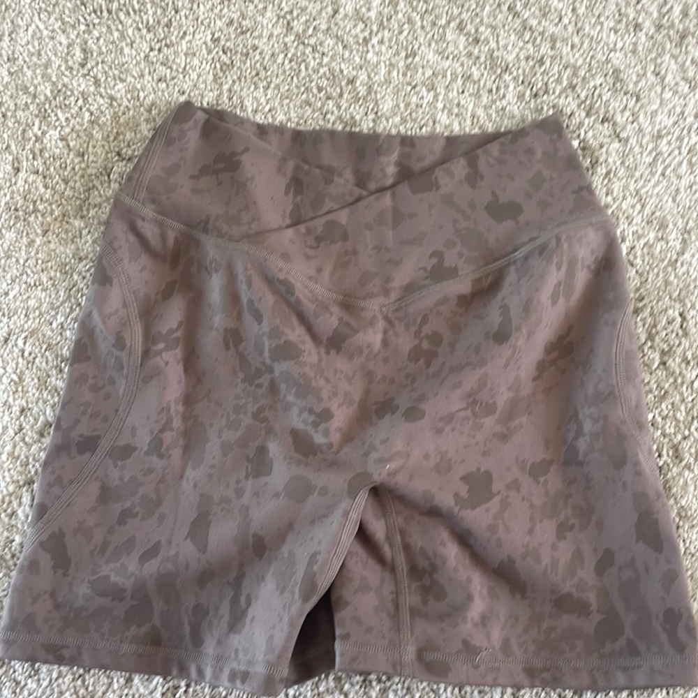 Alphalete Brown Camo Bike Shorts